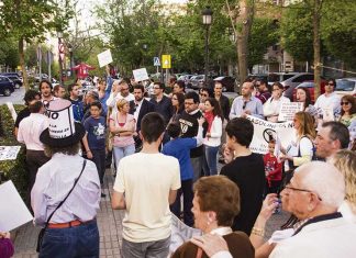 Un centenar de personas, contra la gasolinera de La Mejostilla