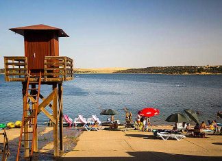 La bandera azul ondeará en 8 playas de Extremadura