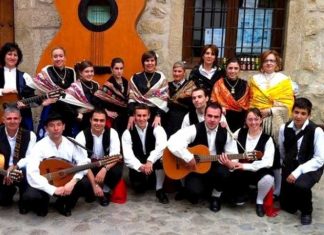 ‘Estivalia’ finaliza su gira de actuaciones por la provincia cacereña con la función del grupo Berezo en Rosalejo