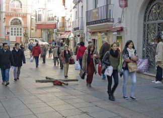 El comercio afirma que la apertura de más festivos agravará aún más su situación