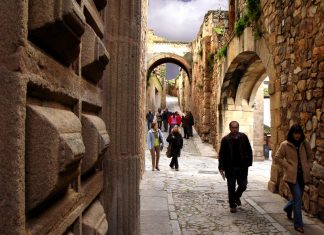 Cáceres rehabilitará el pavimento del adarve