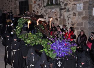 Todo listo para la procesión del Cristo Negro