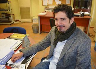 César Bona: “Es un error pensar que en casa se educa y en la escuela se enseña”