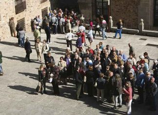 El empleo público y el turismo sustentan la bajada del paro