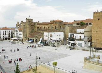 Migas y cava para regar la plaza Mayor