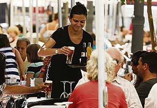 Extremadura tuvo los salarios medios más bajos de España en 2021 El salario bruto en Extremadura es el más bajo del país