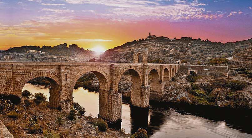 El Puente Romano de Alcántara protagoniza el Día de las Letras y las Artes de Extremadura