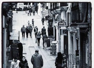 El fotógrafo Francis Villegas expone ‘Imágenes callejeras’ en Lemon y Coco