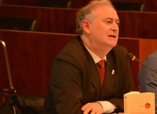 El catedrático de la UEx, Enrique Moradiellos, presenta su libro ‘Historia mínima de la Guerra Civil española’
