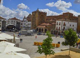 El Womad desafía a la lluvia y confía en no suspender ninguna de sus 56 actividades