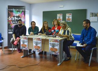 El escritor Fernando Marías y la poetisa Tania Panés, en el ‘Mundo de palabras’ del Womad