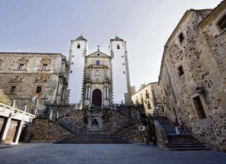 El uso de la plaza de San Jorge por el Festival de Teatro Clásico sigue suscitando debate In Pulso actúa en la Preciosa Sangre