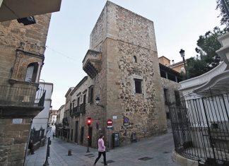 Conferencia sobre cooperación y desarrollo en el Ateneo Una exposición recorre la masonería en el Ateneo de Cáceres