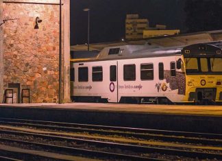 Los viajeros del Intercity Badajoz-Madrid hacen el recorrido por carretera