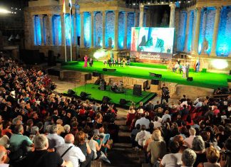 Cooperación, educación, música y deporte destacan en las Medallas de Extremadura 2017