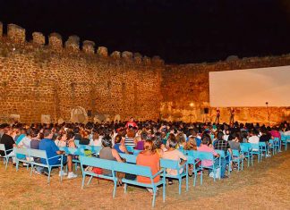 La actriz Luisa Gavasa, madrina del XII Festival de Cine de Terror en el Castillo de Arroyo de la Luz