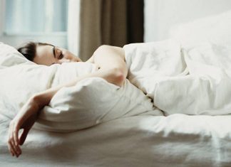 Dormir sana y ayuda a estar guapa