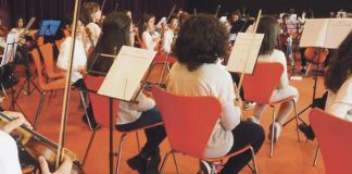 Las orquestas Infantil y Juvenil de Extremadura, en el Palacio de Congresos.