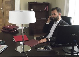 Vuelve la Policía a Aldea Moret. Luis Salaya.