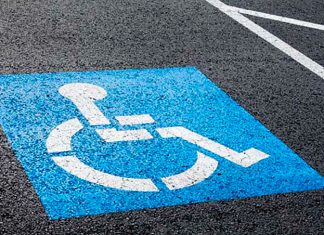 Tarjetas de aparcamiento para personas con movilidad reducida. Emilia Guijarro.