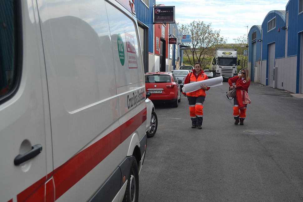 Cruz Roja reparte cestas de comida a mil familias de Extremadura