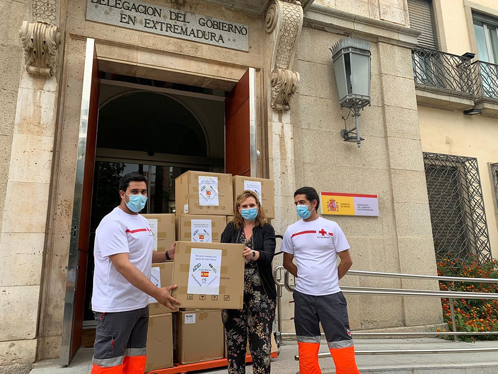 El Gobierno reparte 67.500 mascarillas para Cruz Roja, Cáritas y Cermi en Extremadura