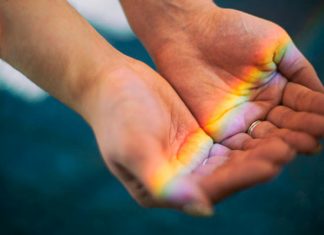 Tus manos, cuando duermes