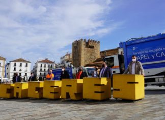 Cáceres obtiene una ‘Pajarita azul’ por su contribución al reciclaje de papel Cáceres obtiene una Pajarita azul por su contribución al reciclaje de papel