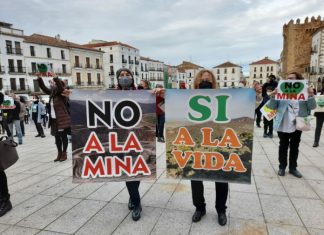 ‘Salvemos la Montaña’ organiza una cadena humana para protestar contra la mina en Cáceres Salvemos la Montaña Luis Salaya