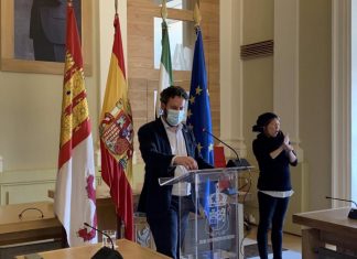 Cáceres traslada su negativa a la mina a la Junta y al Ministerio de Transición Ecológica Cáceres traslada su negativa a la mina a la Junta y al Ministerio de Transición Ecológica