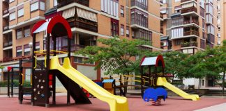 Los parques infantiles de Cáceres continúan cerrados