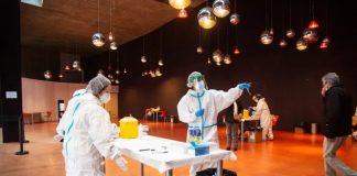 Extremadura detecta 42 positivos mientras la presión hospitalaria continua bajando