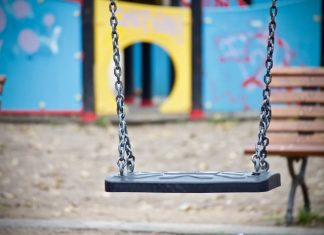 Cáceres reabre los parques infantiles Cáceres reabre los parques infantiles