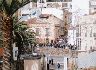 Vecinos de Cáceres dan la bienvenida a sus Majestades Vecinos de Cáceres dan la bienvenida a sus Majestades
