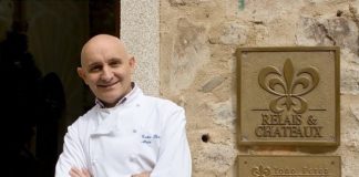 El chef Toño Pérez, de Atrio, recibe un premio de la Academia Internacional de Gastronomía