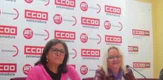 Concentración de UGT y CCOO para exigir la derogación de la reforma laboral en Badajoz