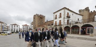 El Ayuntamiento de Cáceres considera que el centro budista está más cerca tras la visita de la delegación nepalí