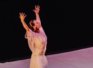 Impulso hacia vuelta a uno es un juego encima de un escenario