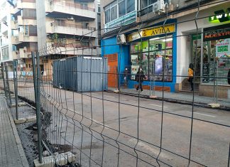 La calle Motril se corta durante un mes por obras Calle de Cáceres cortada al tráfico