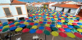 Los paraguas de colores Malpartida de Cáceres