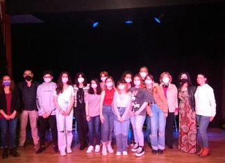 El IES El Brocense estrena La violencia del género humano