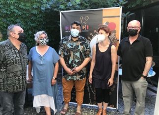 ‘A versos’ acerca el teatro a los bebés a través de los sentidos en el Clásico de Cáceres A versos acerca el teatro a los bebés a través de los sentidos en el Clásico de Cáceres