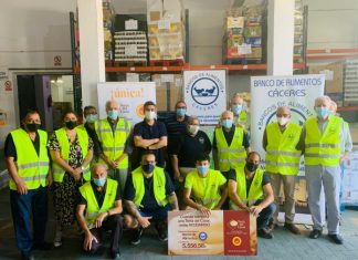 La Torta del Casar entrega un cheque de 5.556 Euros al Banco de Alimentos de Cáceres