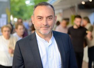 Nicolás Paz Alcalde, Juan Ramón Santos y Jesús Sánchez Adalid presentan sus obras en la Feria del Libro de Cáceres Nicolás Paz Alcalde, Juan Ramón Santos y Jesús Sánchez Adalid presentan sus obras en la Feria del Libro de Cáceres