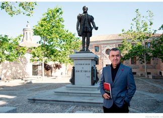 Lorenzo Silva presenta Castellano en la Feria del Libro de Badajoz