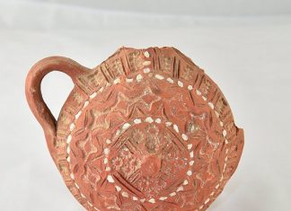 Una cantimplora de cerámica enchinada del siglo XVI, pieza del mes del Museo de Cáceres