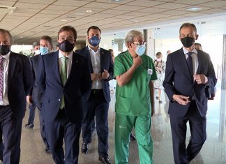 El Ministro de Ciencia, Pedro Duque, visita el Centro de Cirugía Mínima Invasión de Cáceres