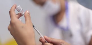Extremadura comenzará la vacunación la franja de edad de los 20 a los 29 años este mes