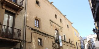 Cortada al tráfico la plaza de la Concepción de Cáceres