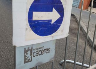 Corte del tráfico en la Avenida de España de Cáceres por obras de asfaltado Corte tráfico Avenida España